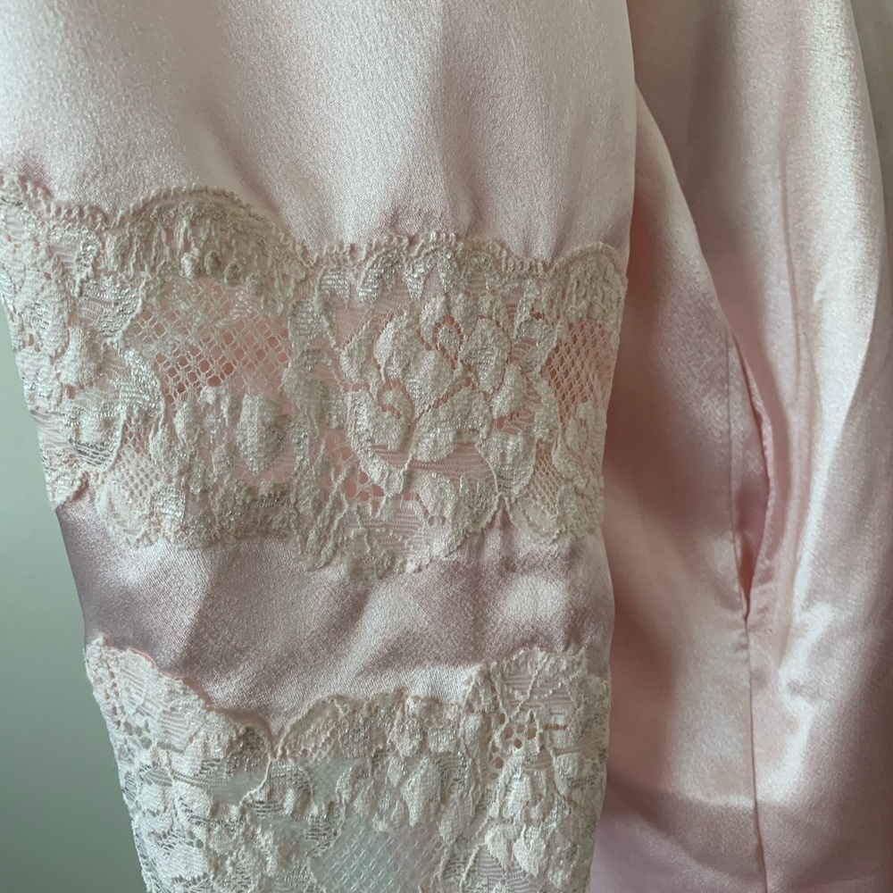 Robe - Picture 3 of 7
